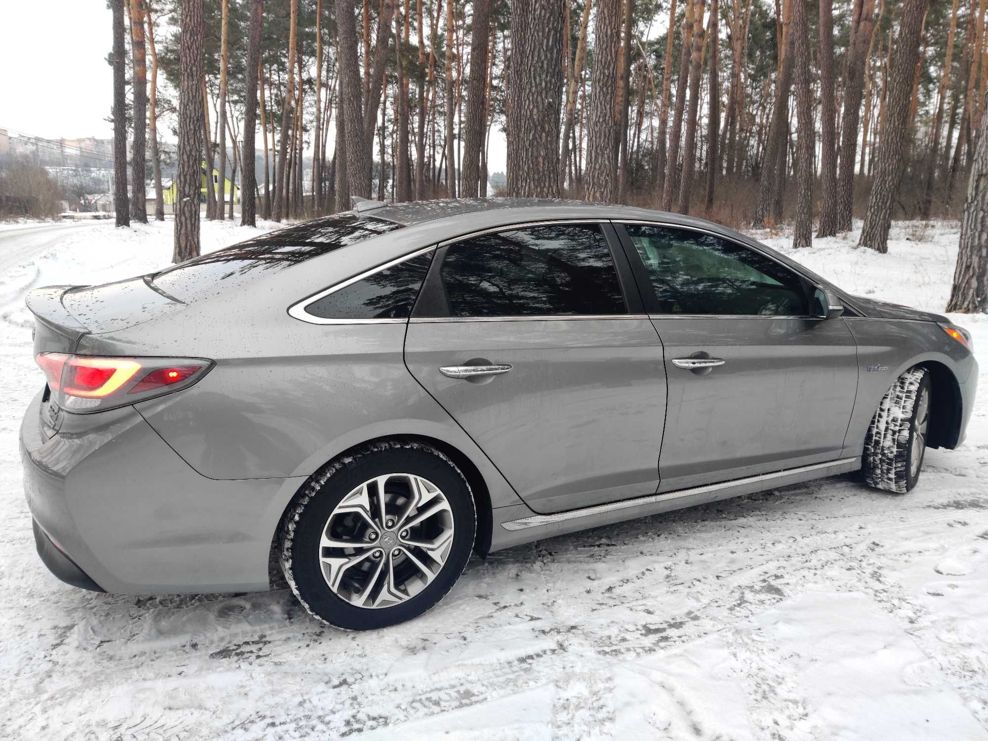 Hyundai sonata hybrid plugin