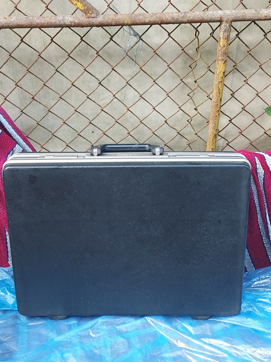 walizka neseser czarny z kodem męska 1991rok