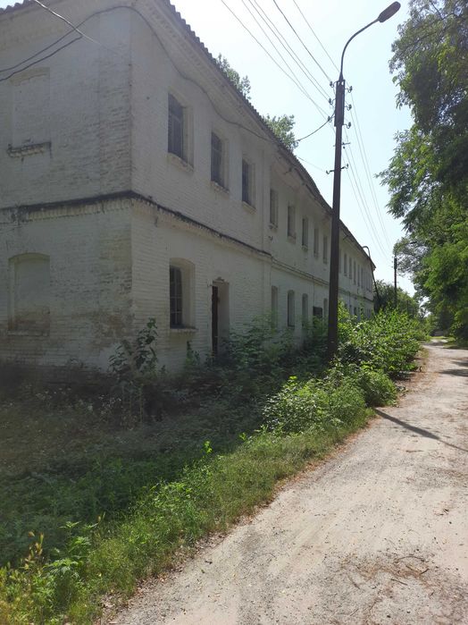 Нежитлова будівля клубу-гуртожитку. З