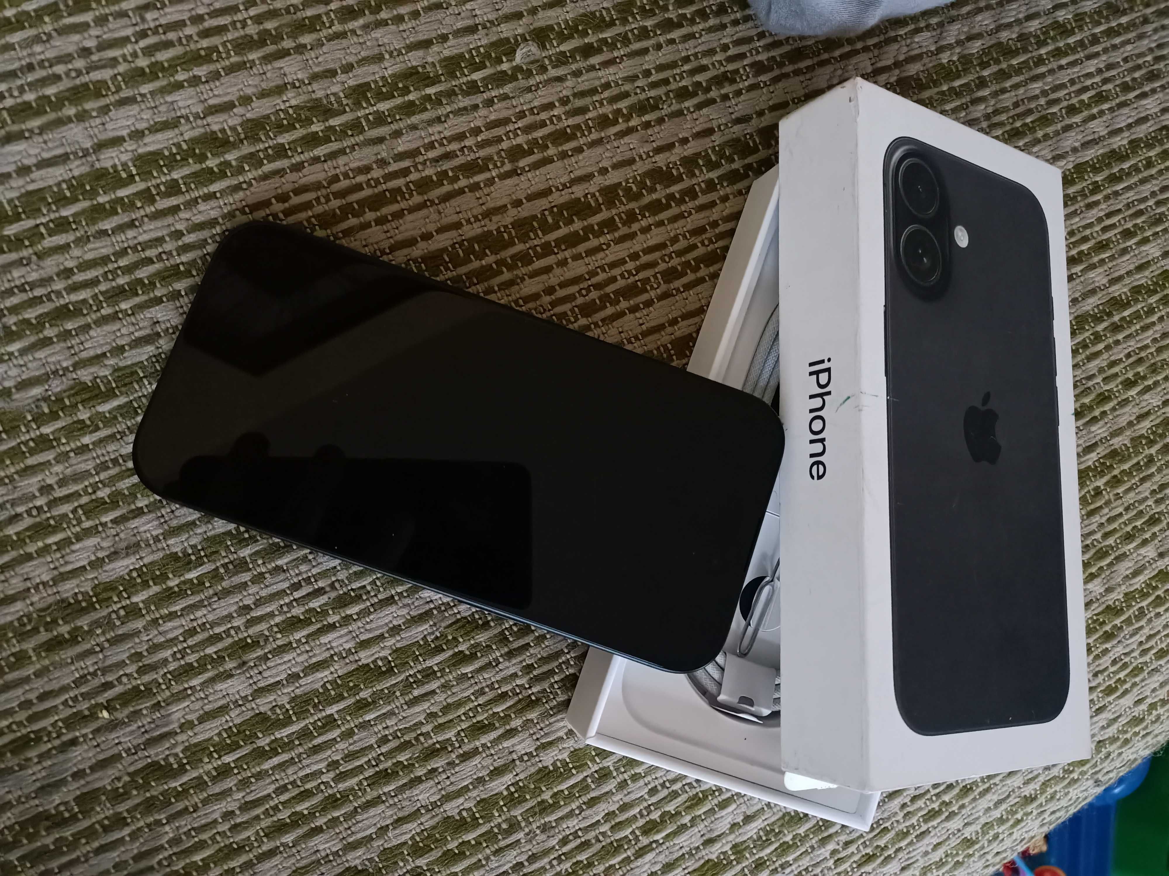iPhone 16 black 256gb