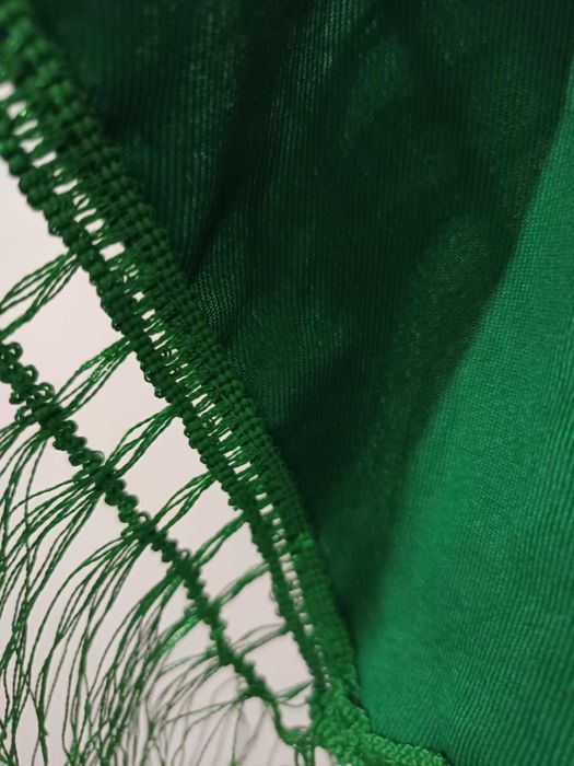 2 lenços de Vianeza com franja, um verde e outro branco (valor cada)