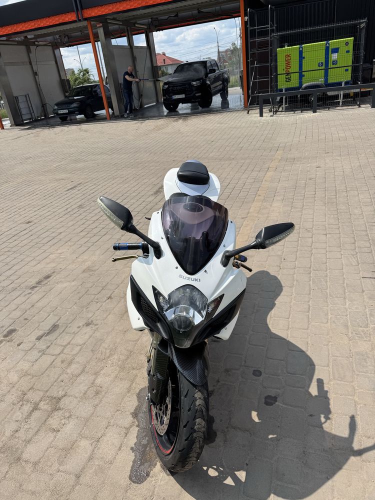 Продам SUZUKI GSX-R600