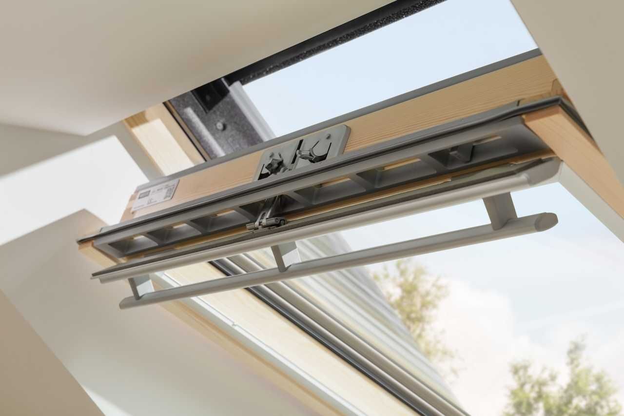 Okno dachowe VELUX GZL SK06  114x118 2-szybowe z kołnierzem