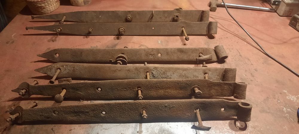 Zawiasy kute z grubej stali