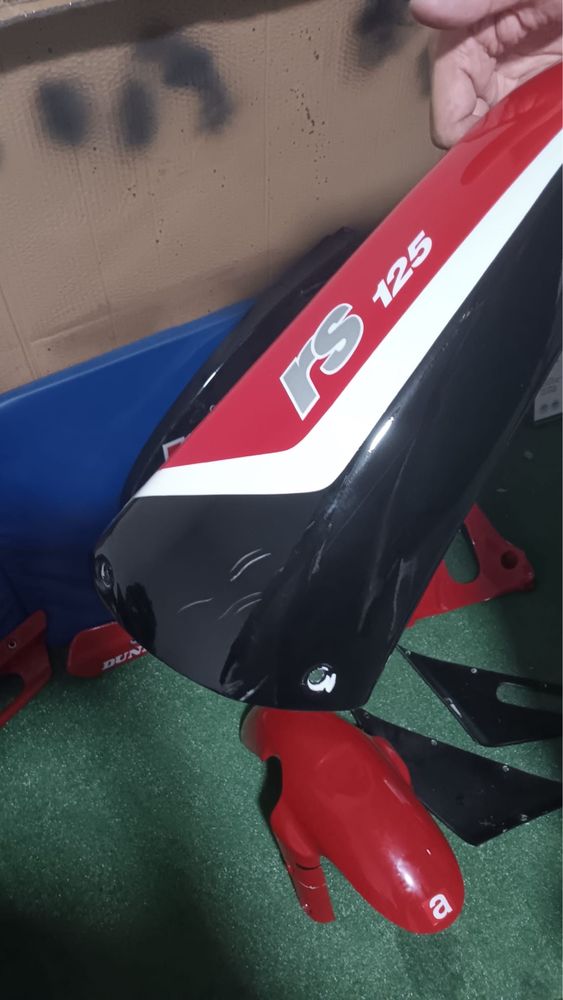 Carenagens aprilia rs 125 para restaurar.