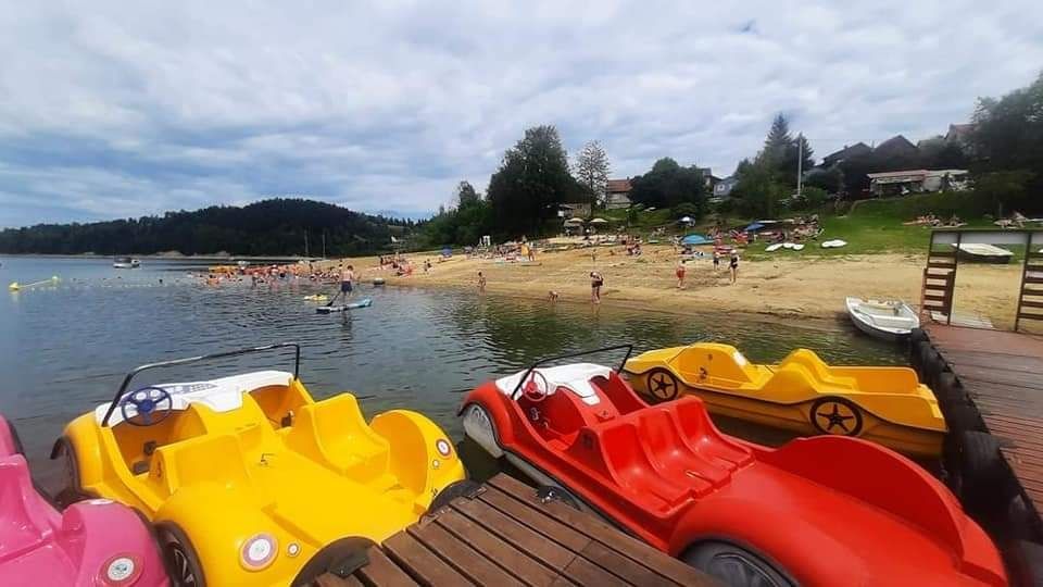 Domki cypel Zawóz blisko jeziora kąpieliska plaży solina bieszczady