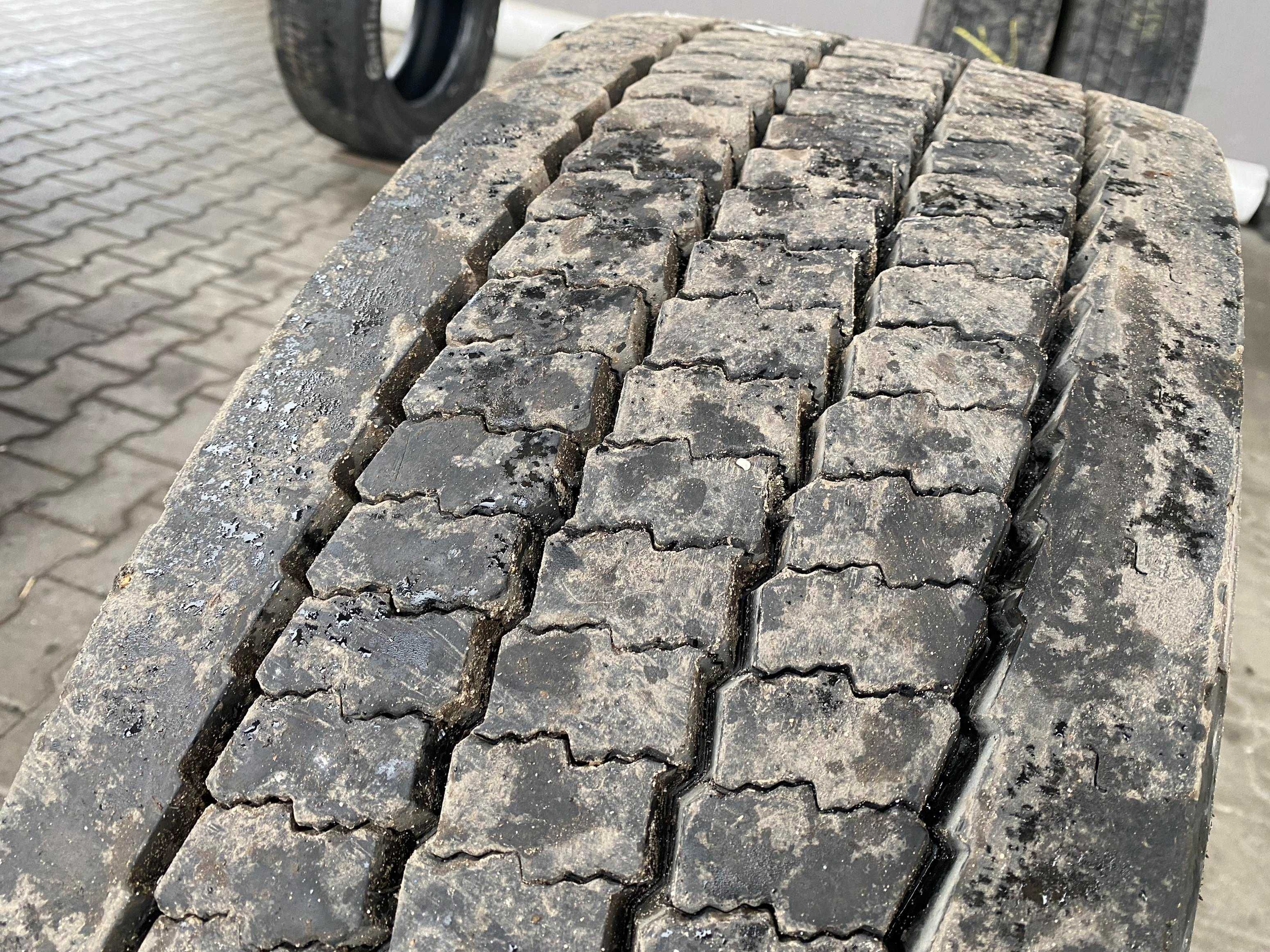 Opona 295/60R22.5 RECAMIC XZU3 Napędowa 16-18mm