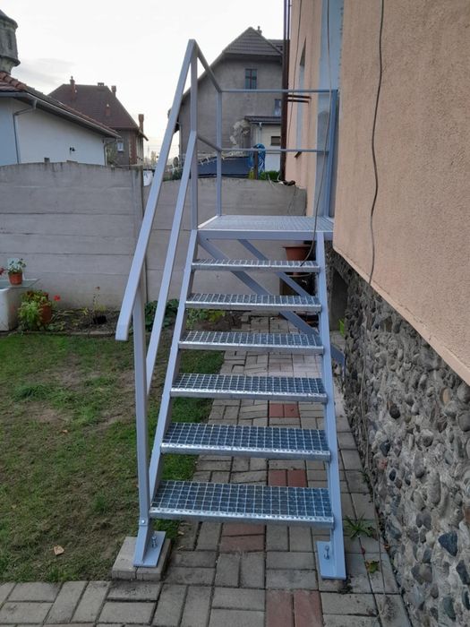 Schody metalowe zewnętrzne