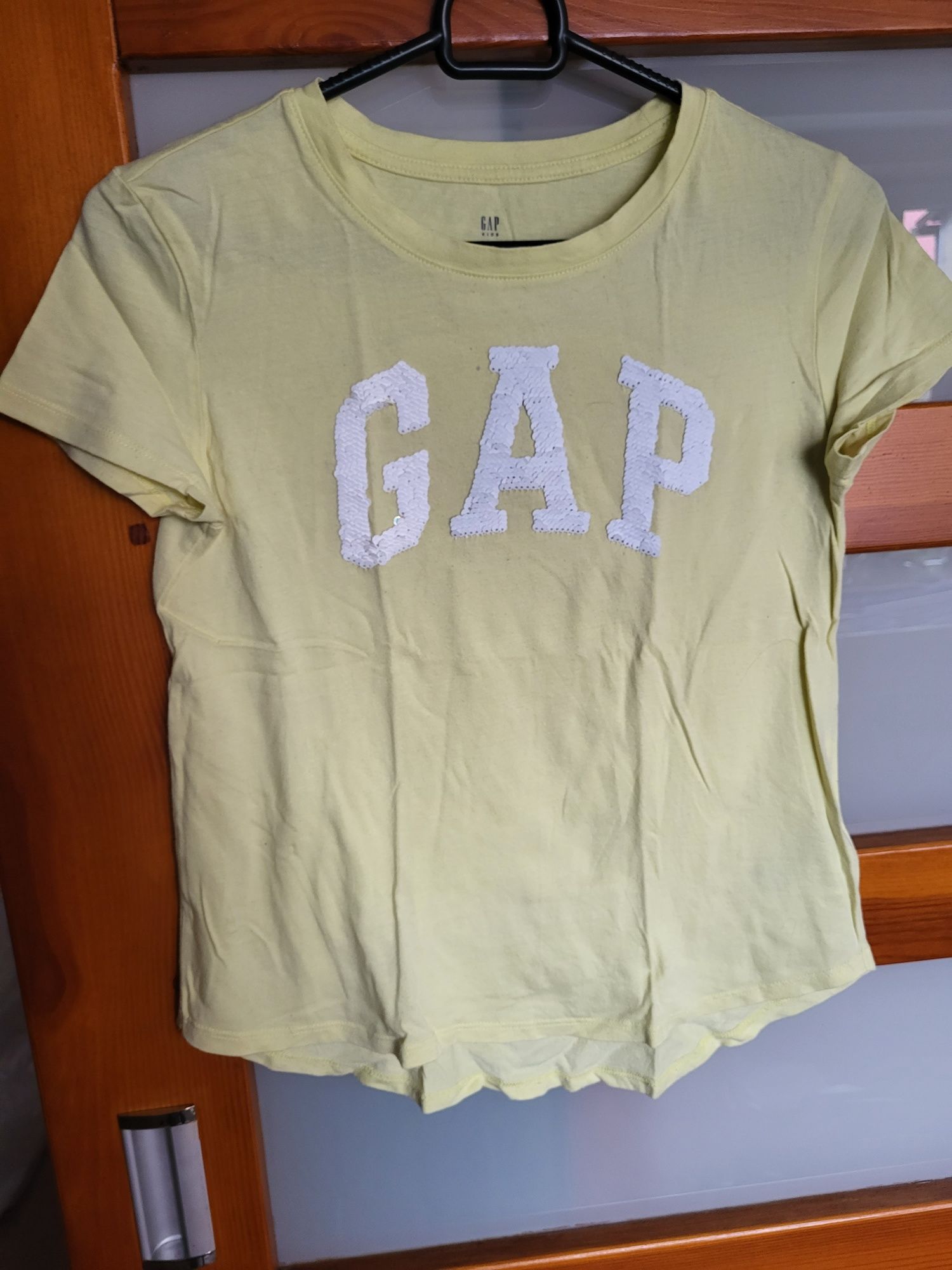 Koszulka Gap z cekinkami