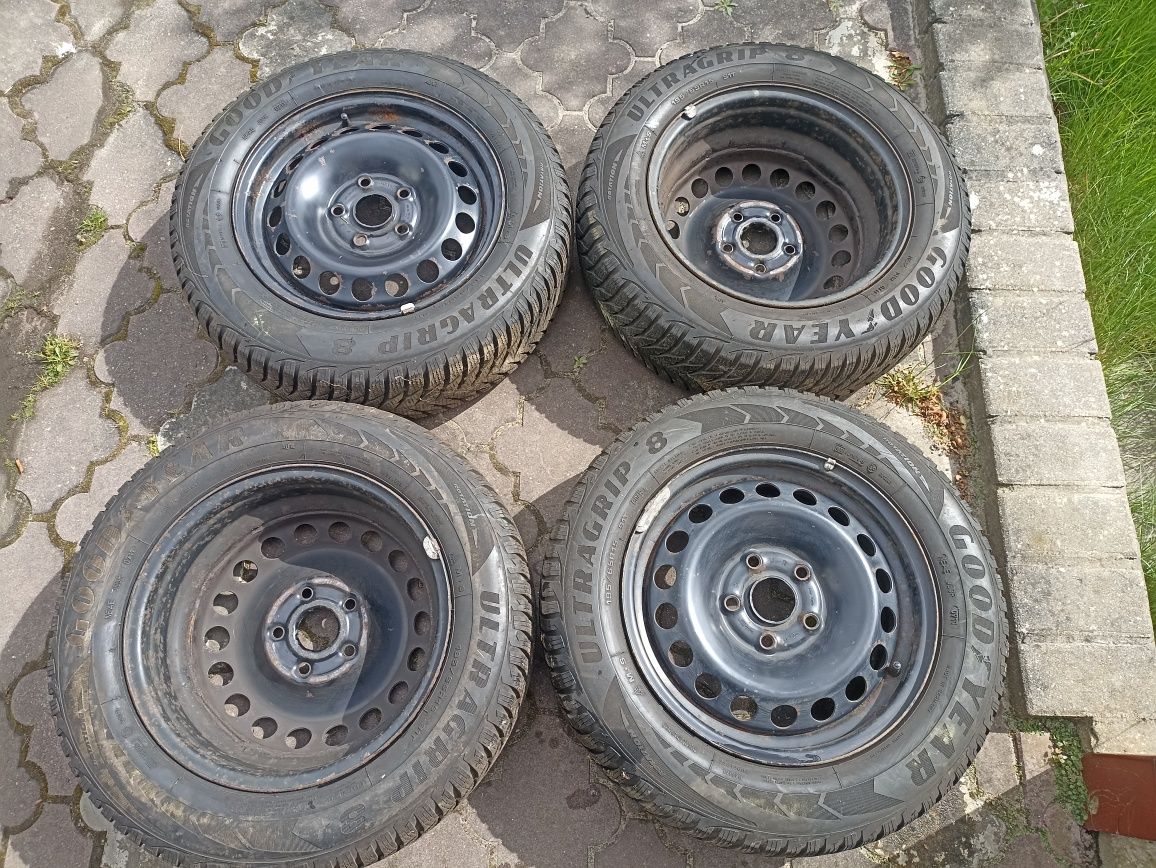 4 opony zimowe Goodyear z felgami