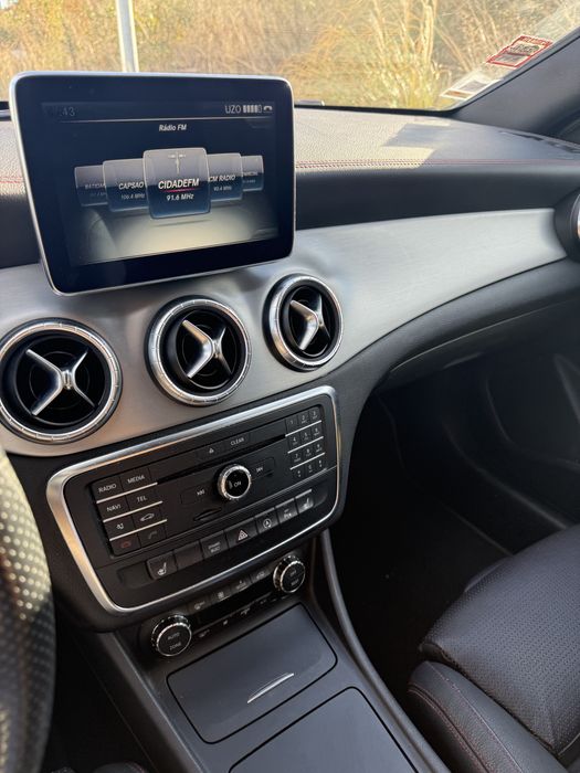 Mercedes-Benz Classe CLA 220 Shooting Brake AMG Line