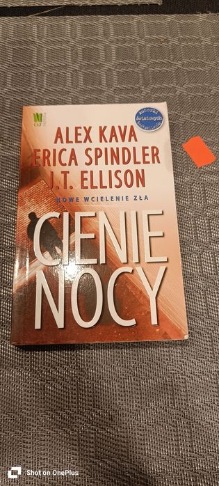 Książka cienie nocy Alex kava