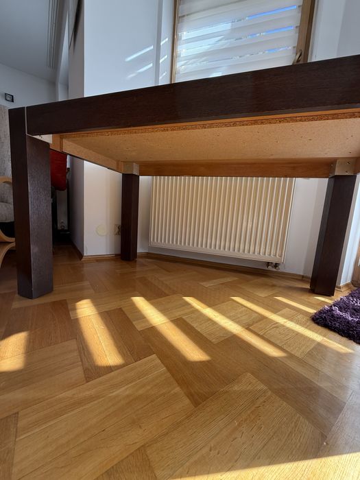 Drewniany stół ze szklem