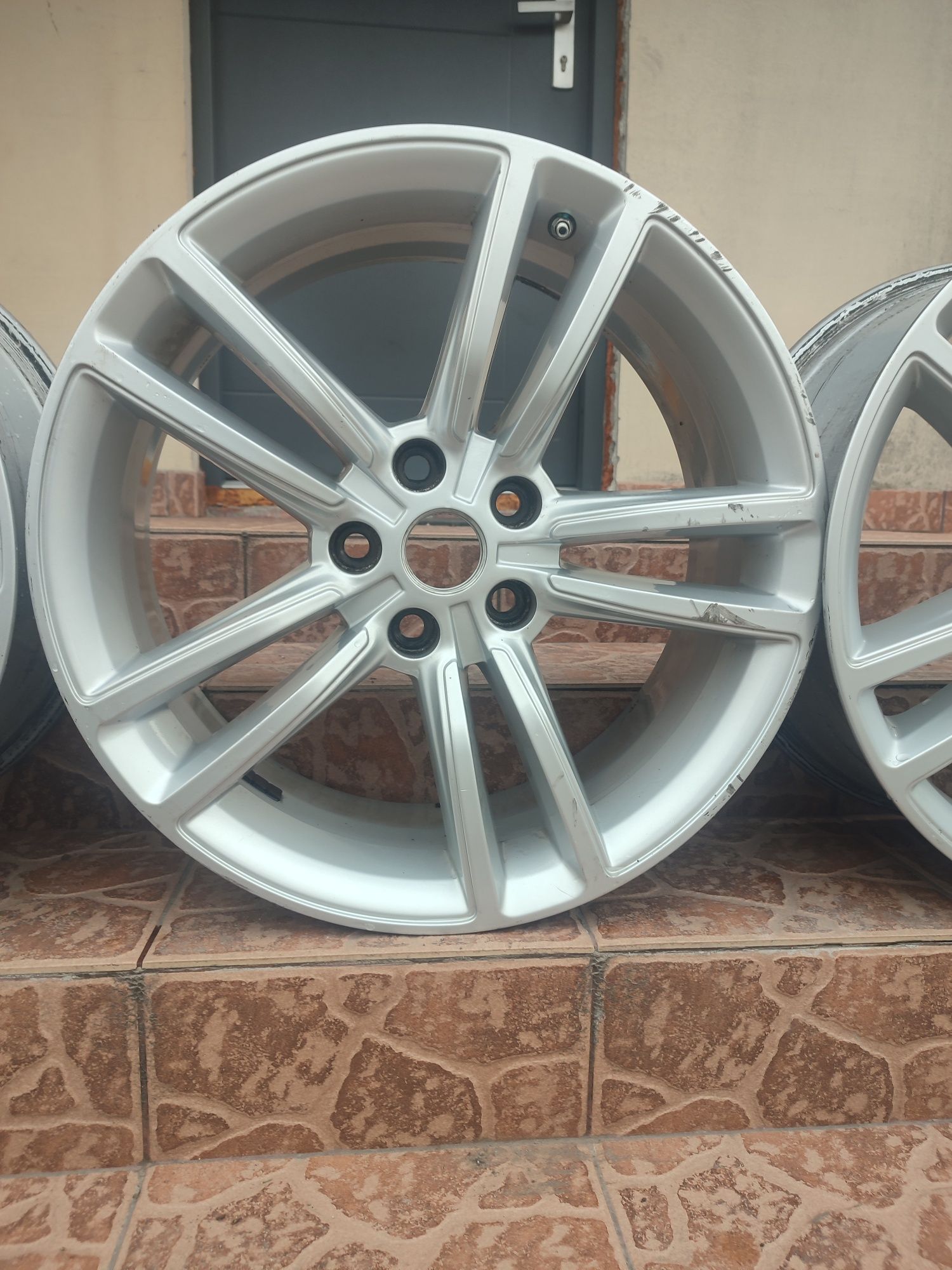 Komplet felg do Tesla 19cali 8J 5x120 Et 40 osadzenie 64.1