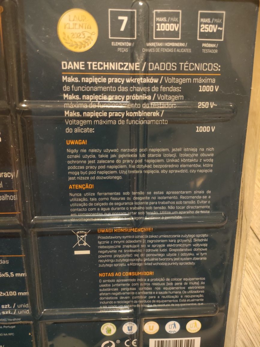 Zestaw izolowanych narzędzi do prac elektrycznych