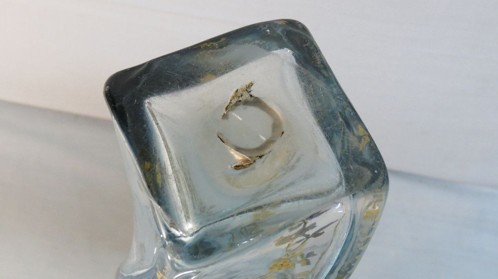 Jarra em vidro em tons de azul com esmaltes a dourado