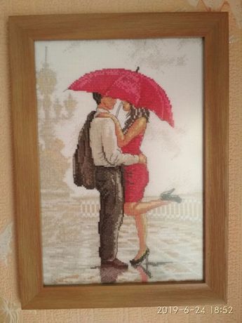 Картина =Влюбленные под зонтом= ручная вышивка.