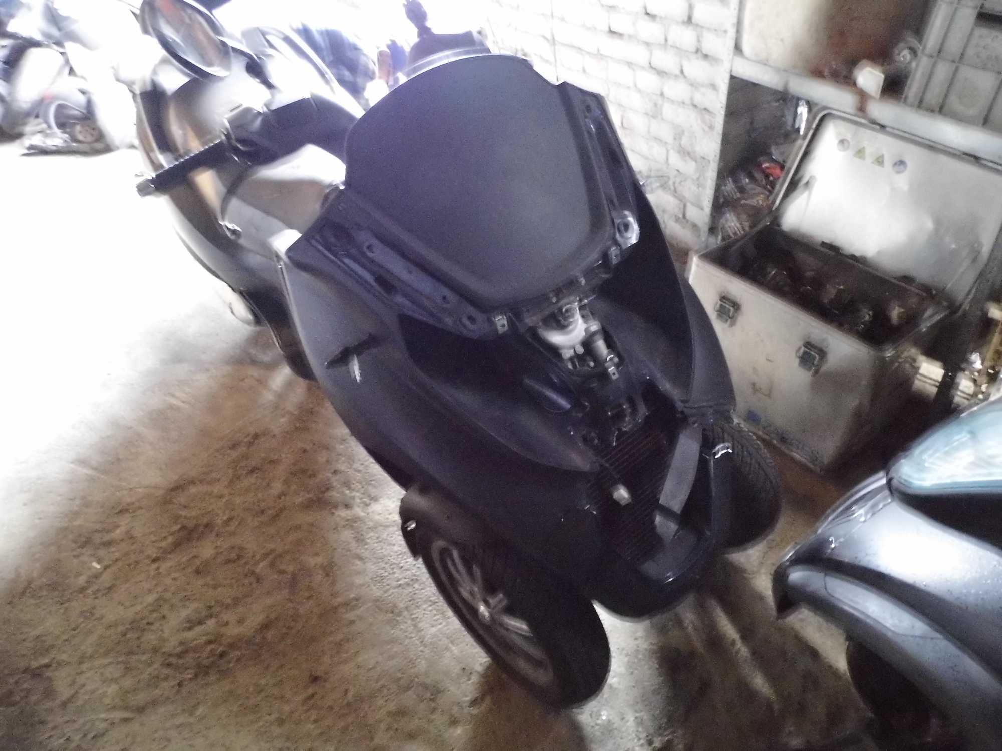 PIAGGIO MP3 250 IE silnik czesci lagi szyba czasza moduł lt wersja 4x