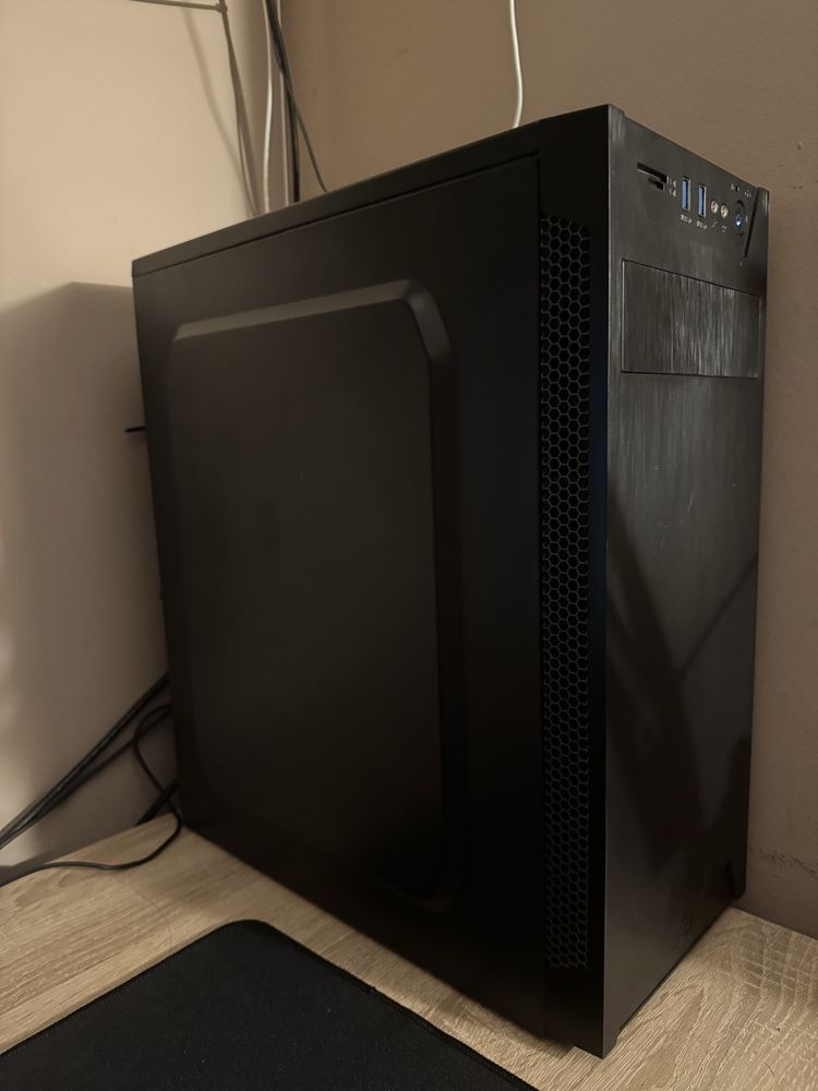 Komputer do gier , i5 10400 , gtx 1660 ti 6 gb , 16gb ram , ssd 256gb