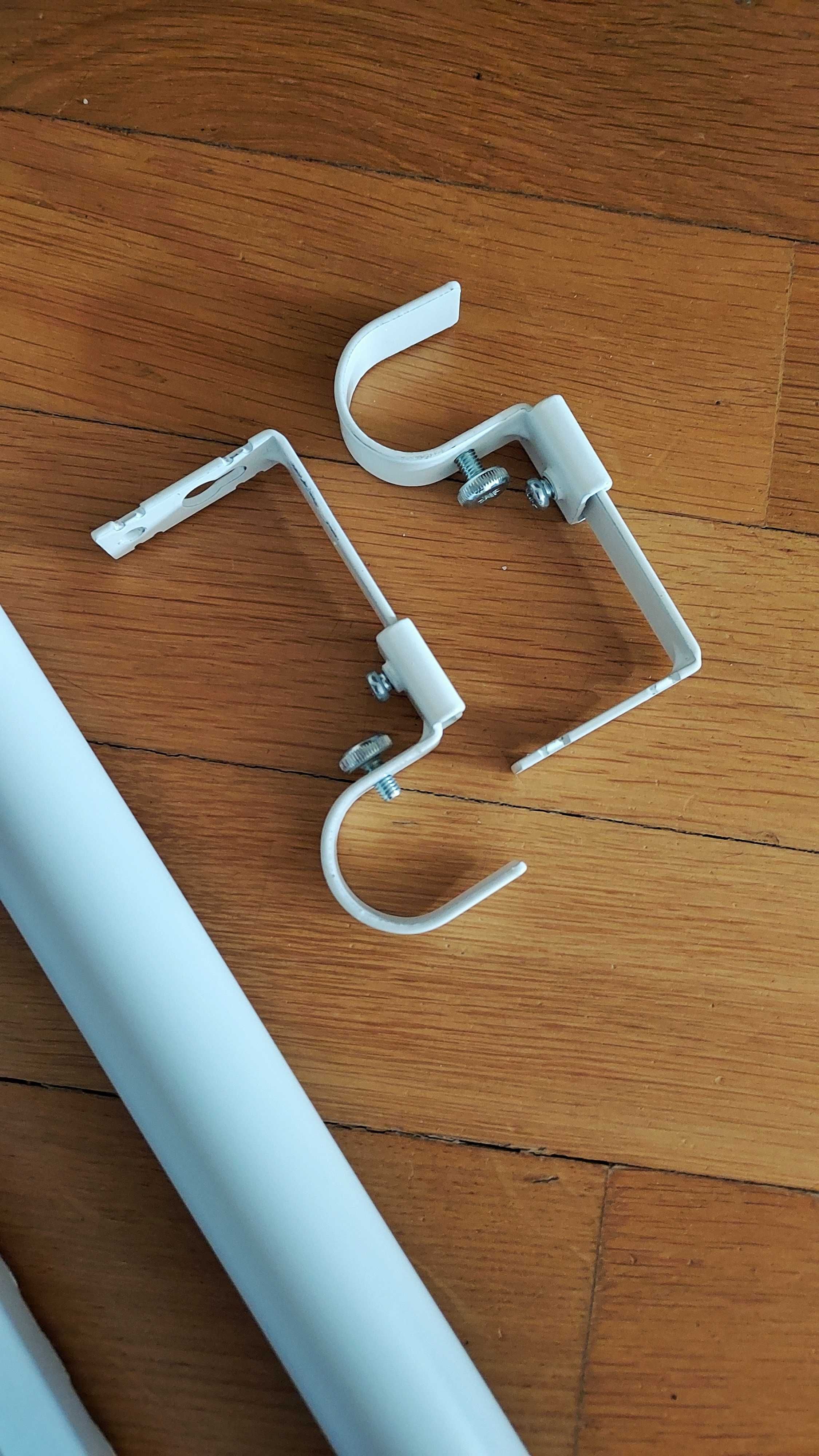Dwa zestawy pojedynczych białych karniszy BEKRÄFTA IKEA