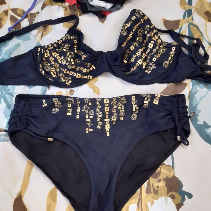 Продам купальники раздельные и сдельные новые и б/у