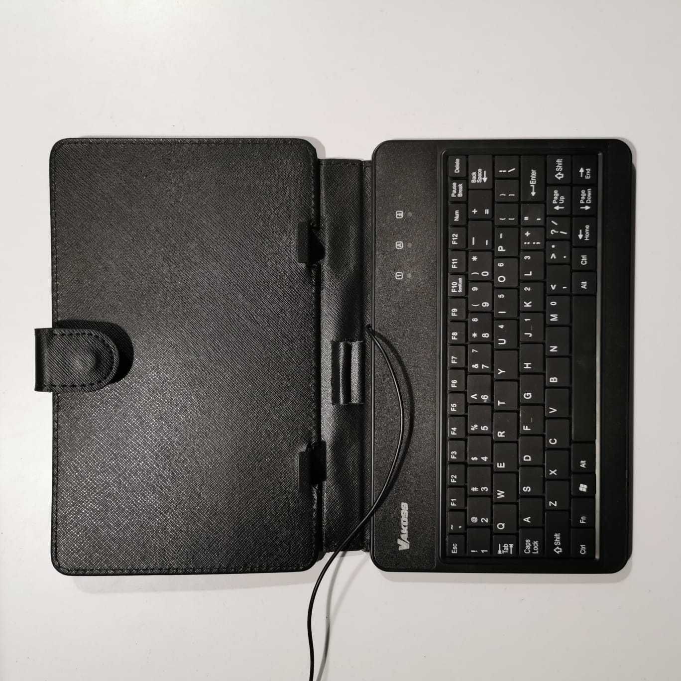Pokrowiec na tablet z wbudowaną klawiaturą
