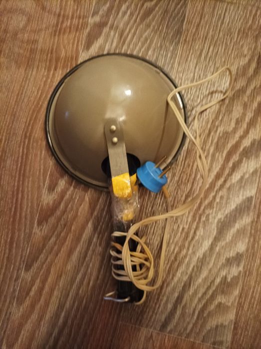 Синяя лампа медицинская.