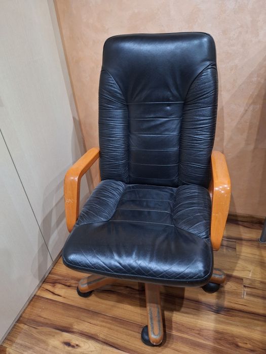 Fotel biurowy skórzany