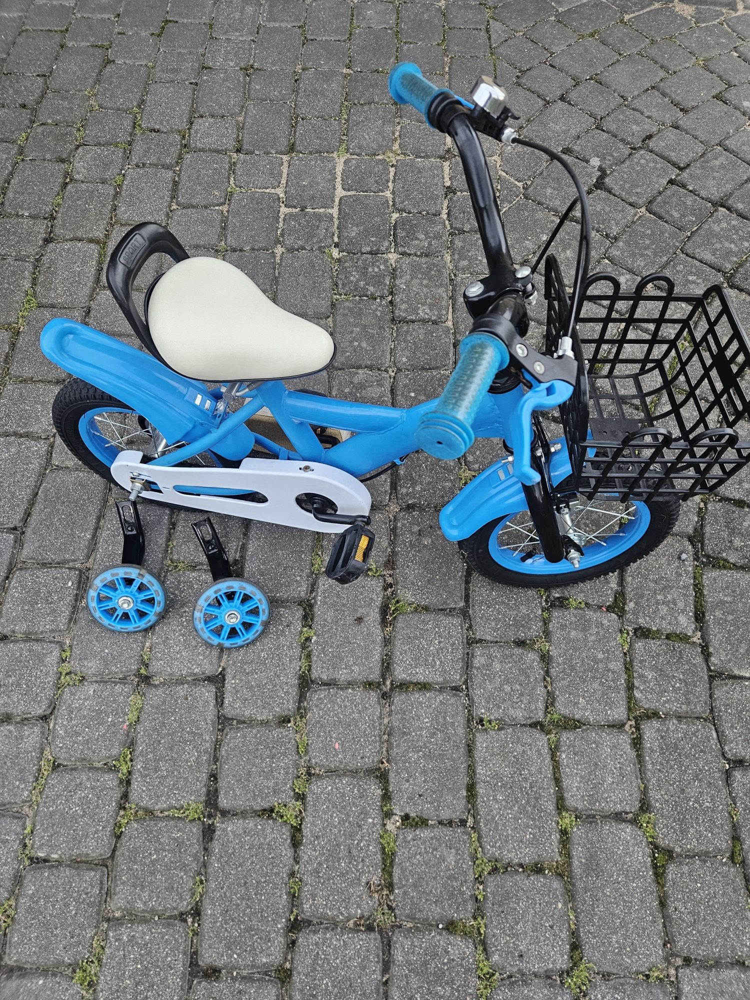 Sprzedam rowerek dziecięcy wraz ze świecącymi kołami bocznymi