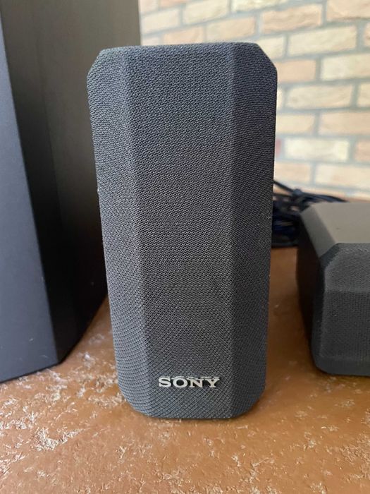 kino domowe marki Sony, trzy głośniki, tuner, odtwarzacz cd/dvd