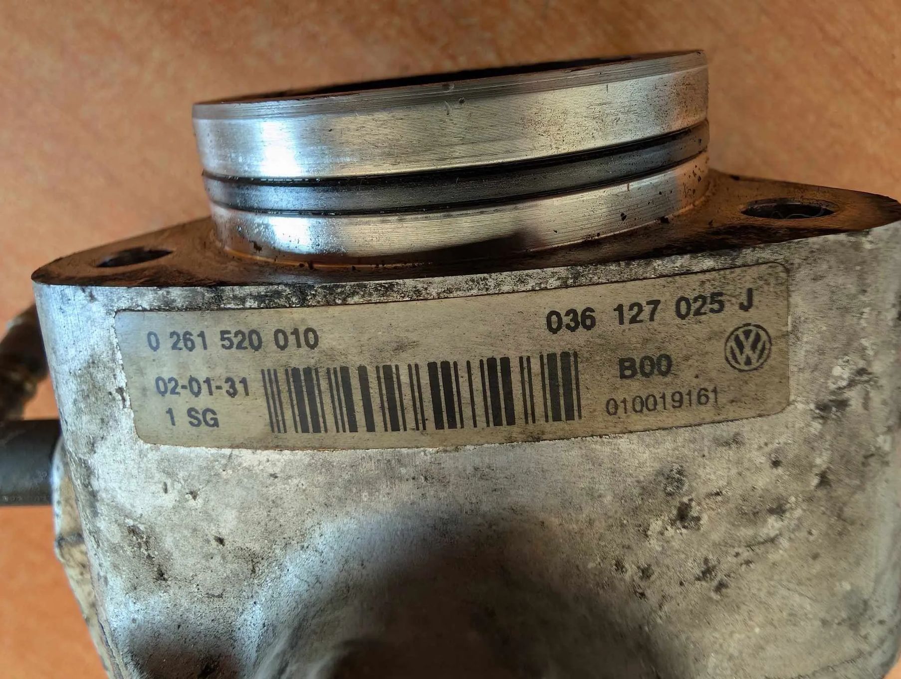 VOLKSWAGEN GOLF VI 1.6 FSI POMPA WTRYSKOWA 0261520010 036127025J