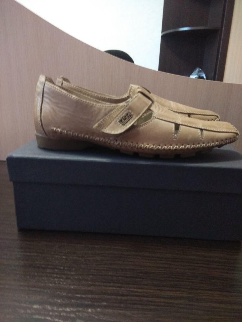 Продам кожаные мокасины