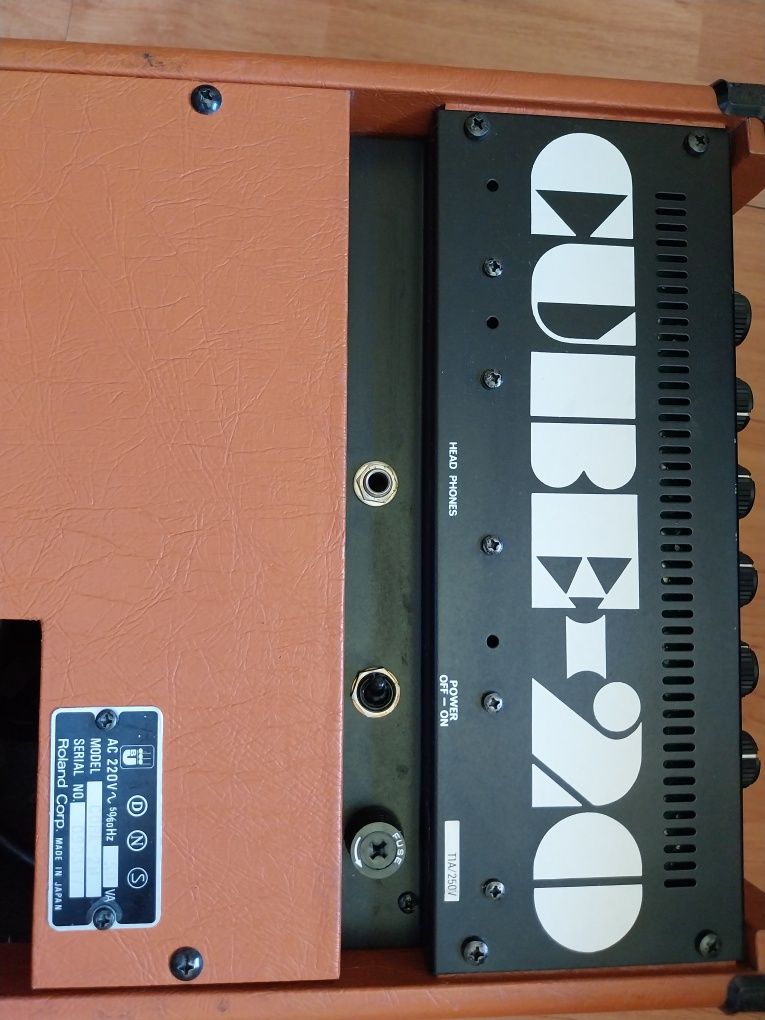 Roland Cube 20 made in japan
