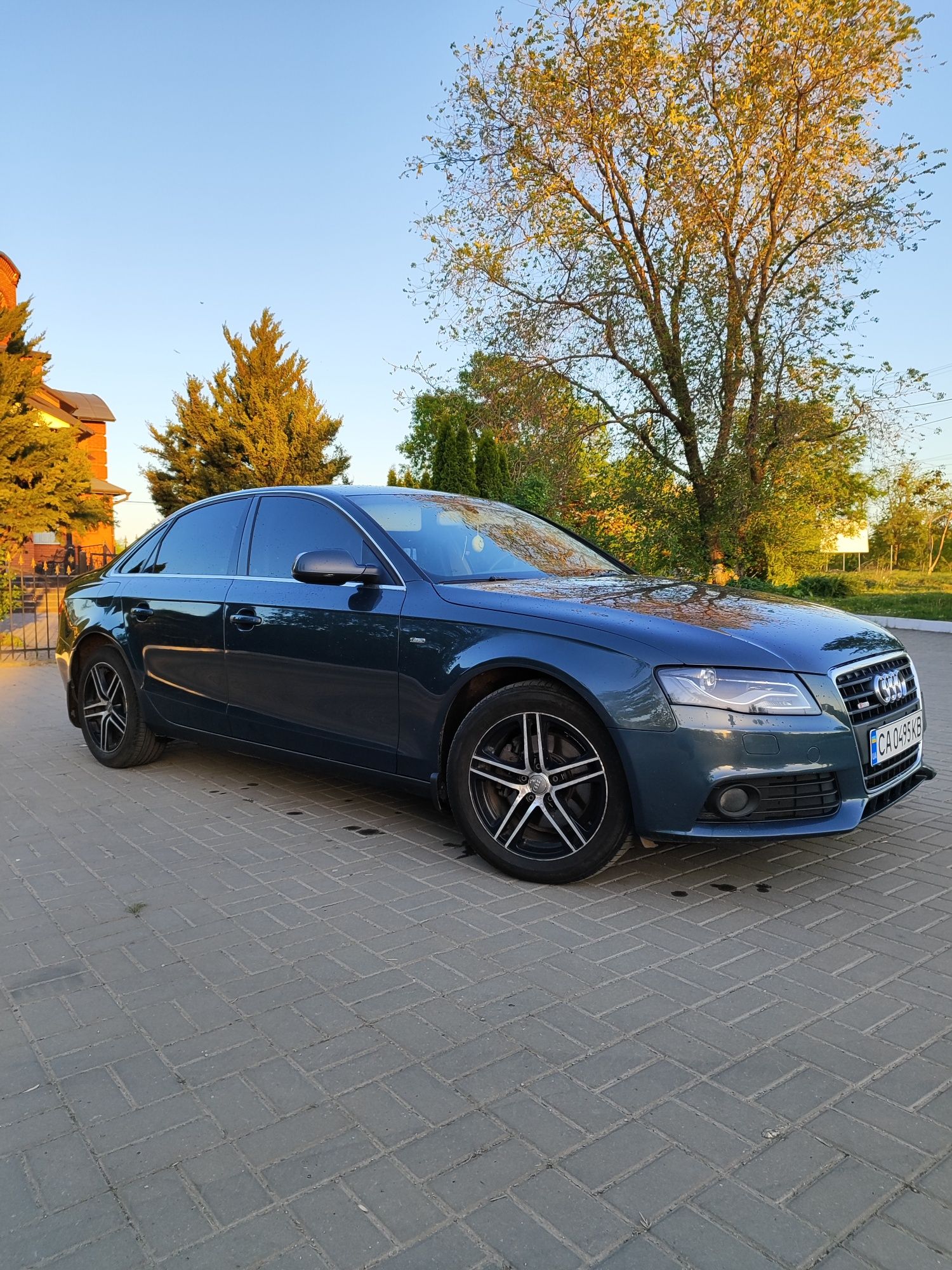 Продам своє авто  Audi A4 B8.