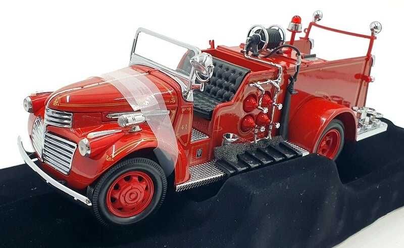 Signature séries 1/24  GMC 1941 Firetruck  "Bombeiros"
