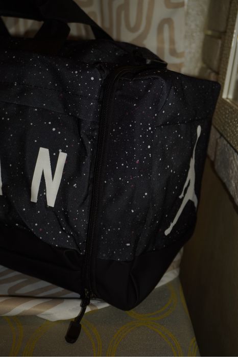 Сумка спортивна в кольорах Nike air jordan velocity duffle bag