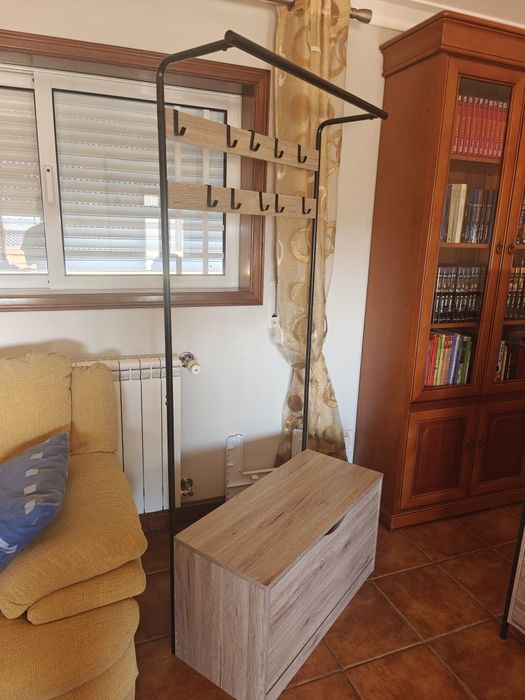 Móvel de Entrada semi-novo