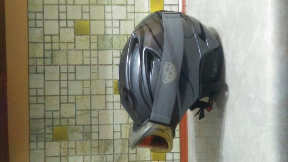 Kask narciarski snowboardowy + okulary ( idealny stan )