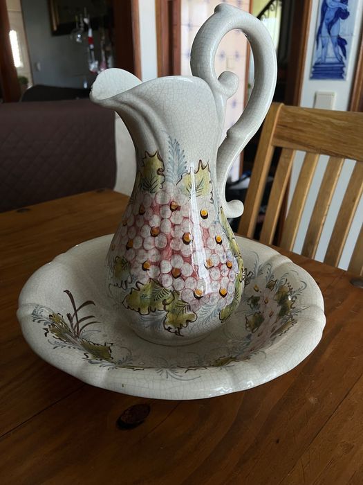 Jarra e bacia em faiança