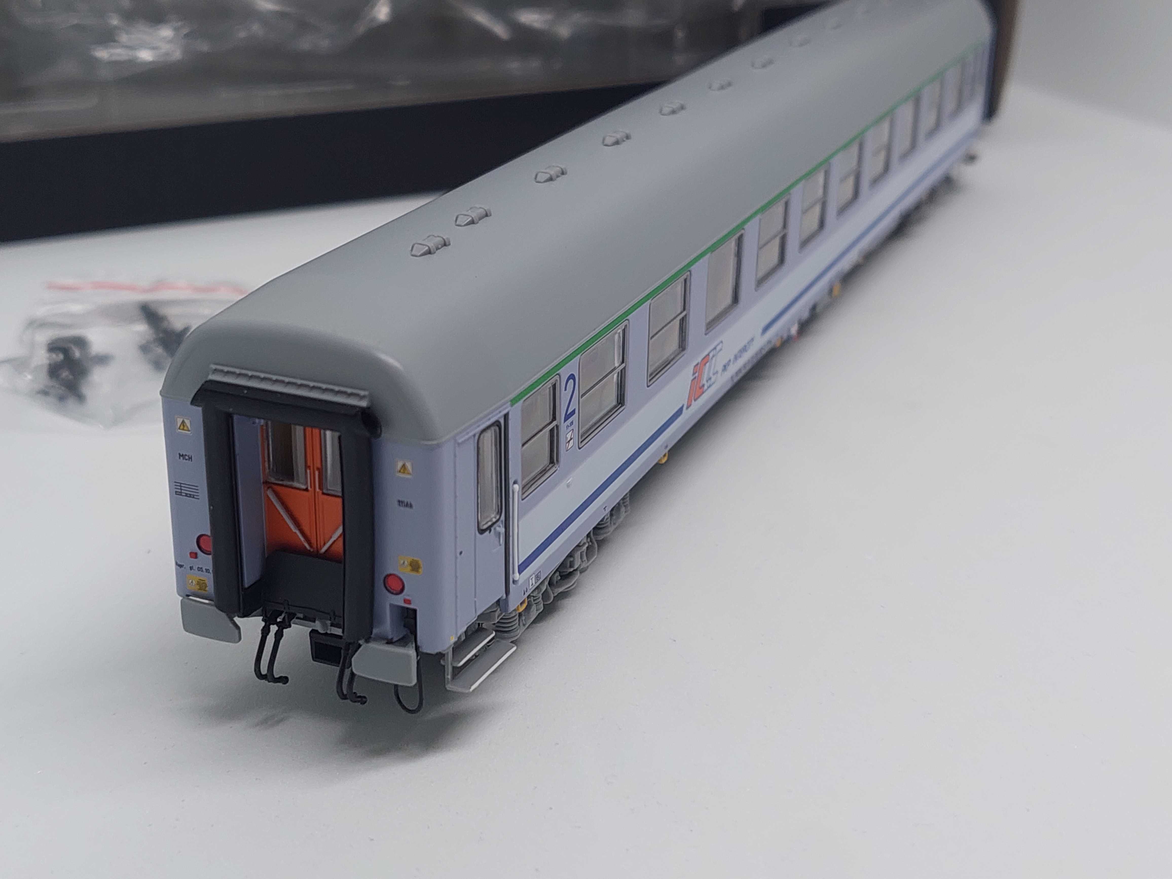 Robo 222230 Wagon 2 kl. PKP Intercity 111Ah H0