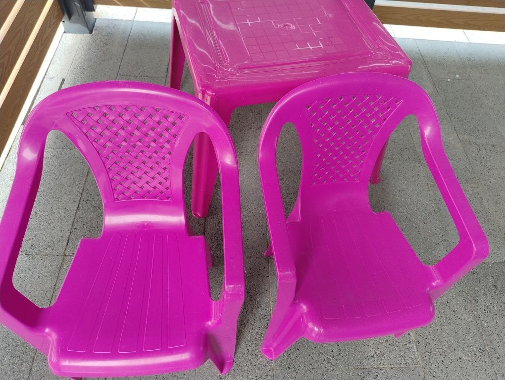 Stolik i dwa krzesełka kpl