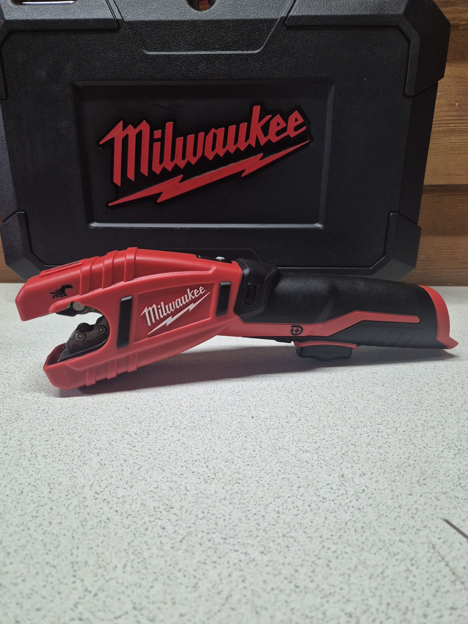 Milwaukee Obcinak do Rur