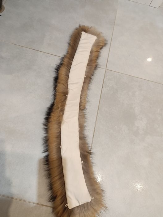 Duże i grube Obszycie do kaptura z naturalnego lisa, jenota
