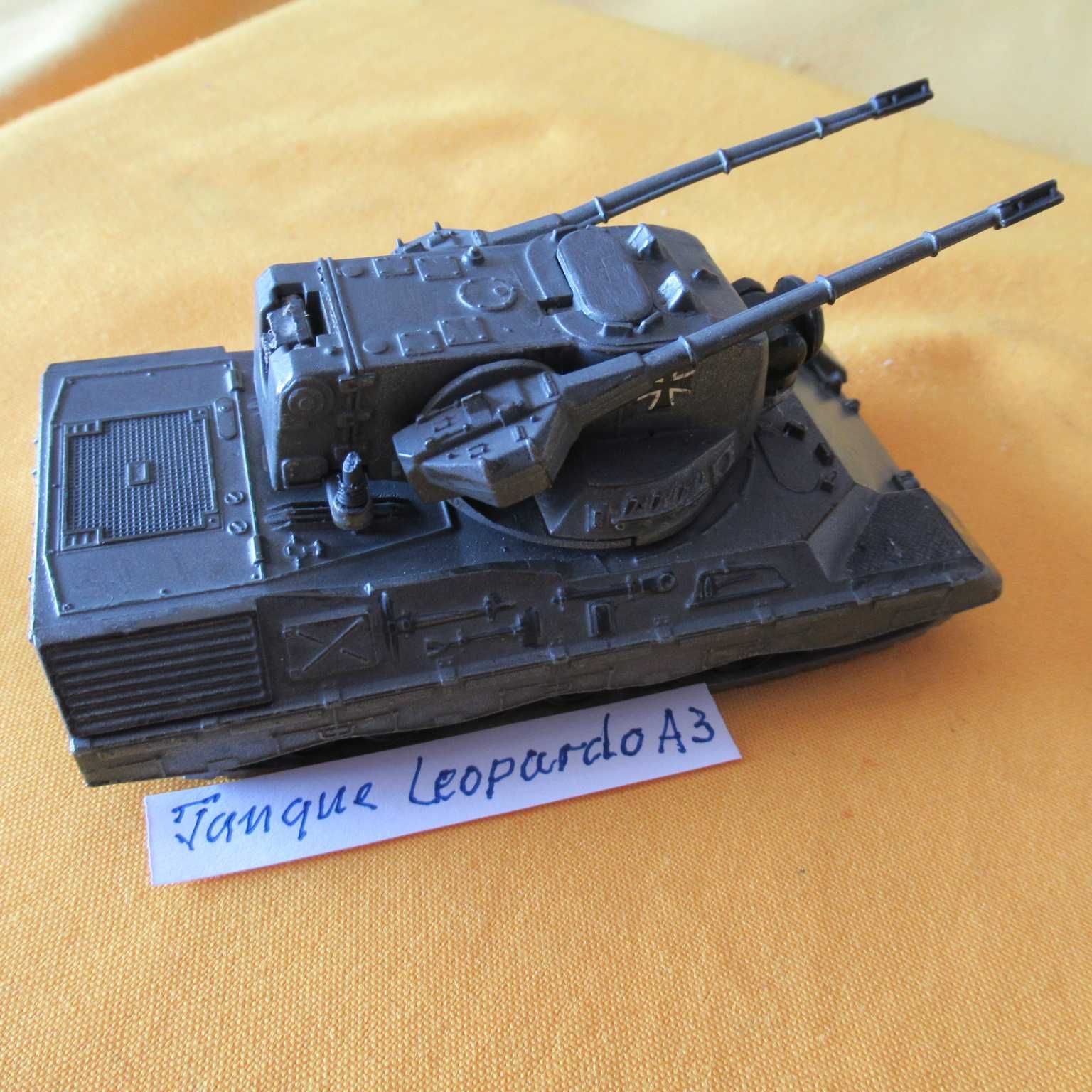 (C107/1)Tanque  de guerra Leopard A3 em metal  Siku M grande