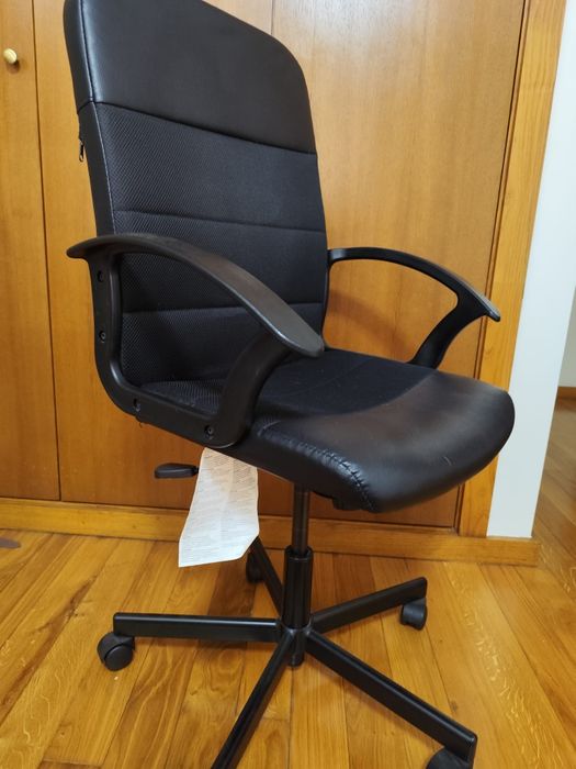 Cadeira de escritório com rodas