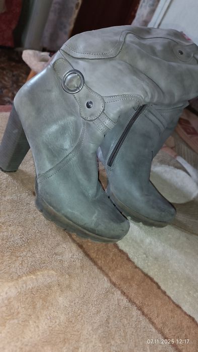Продам сапожки жіночі