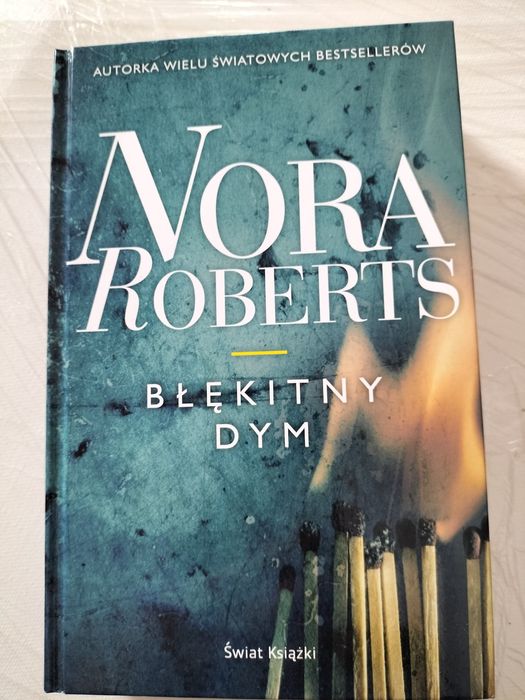 Książka Nora Roberts Błękitny Dym