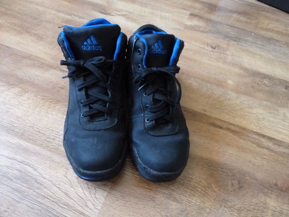 Зимние ботинки Adidas , р 40, стелька 26 см хорошее состояние