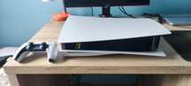 Konsola PlayStation 5 z napędem, model CFI-1216A, 825 GB