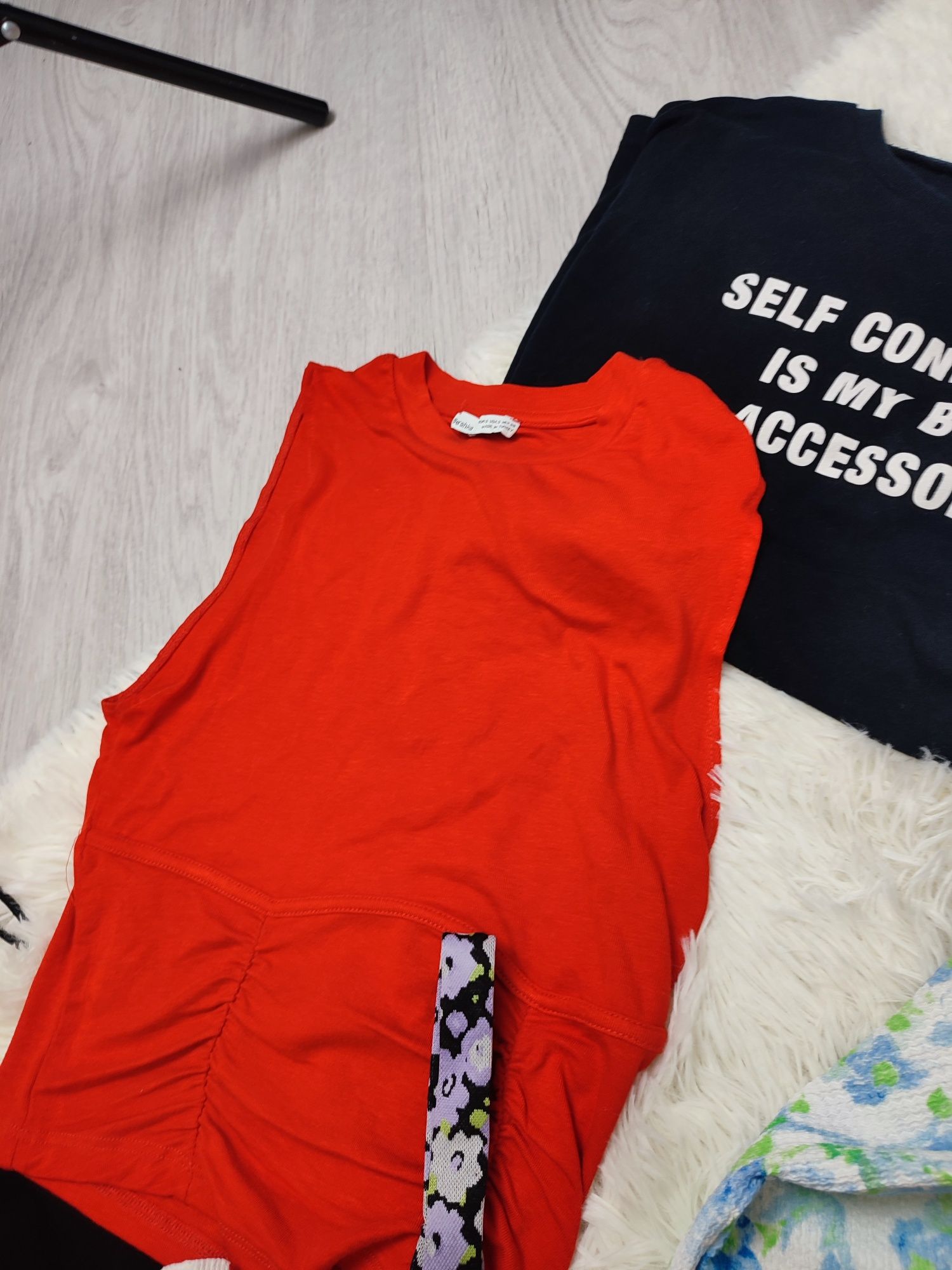 Zestaw ośmiu koszulek t-shirtów crop top wiosenne lekkie zwiewne S/36